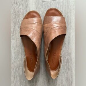 Tan Leather Sandals with Minimal Stitching and Flat Sole